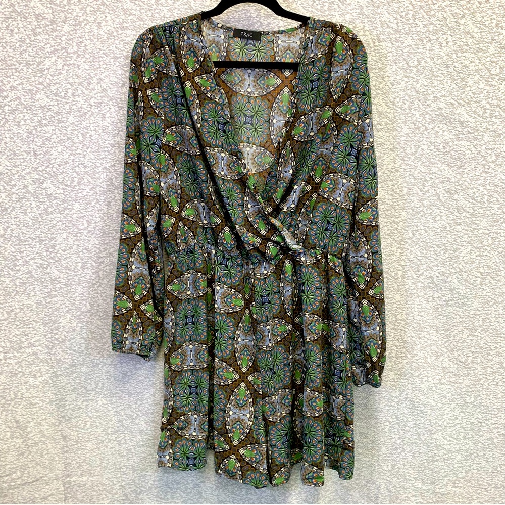 TRAC Women's Long Sleeve Romper Shorts Geometric Patterned #502